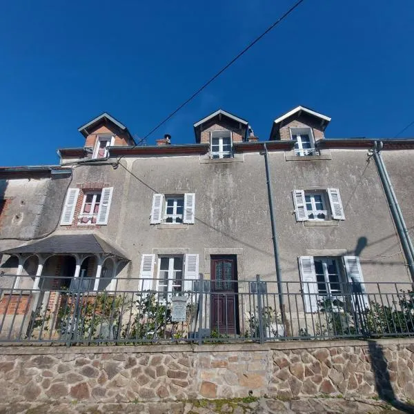 Domaine des Pommiers, hotel v destinaci Magnac-Laval