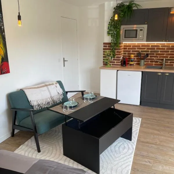 Unique Urban Art Studio, hotel v destinaci Lisieux