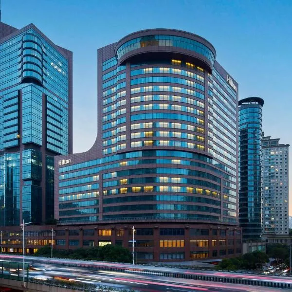 Hilton Shanghai City Center -Steps from iconic landmarks Wukang Mansion and Jing'an Temple, hotel a Shanghai