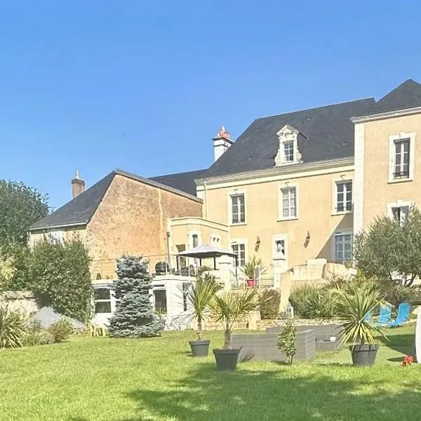 Maison de maître proche circuit 24 hrs du Mans – hotel w mieście Écommoy