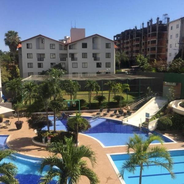 Flat Familiar a 400 metros do Hot Park com Piscinas e Conforto