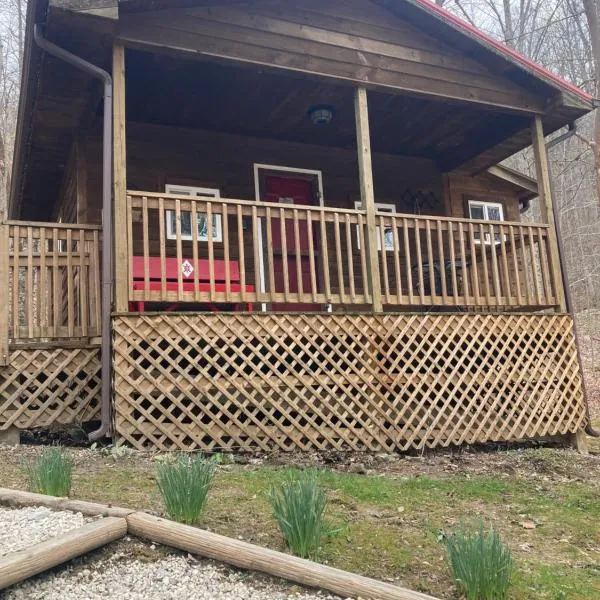 Campfire Cabin, Red River Gorge, KY, River Access & Views, hotel v destinaci Stanton