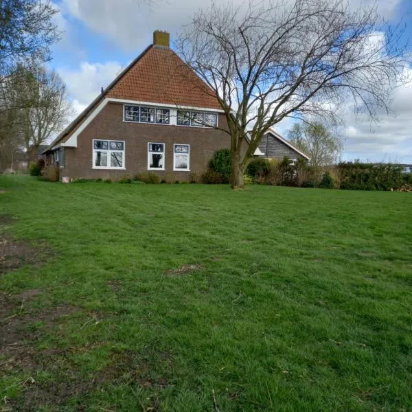 B&B Aan de Fjildwei, hotel v destinaci Rinsumageest