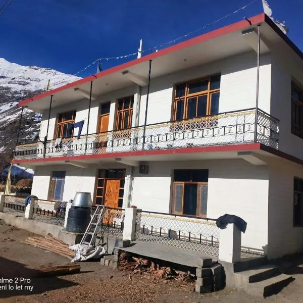 Tanzin brothers homestay, hotel v destinaci Tabo