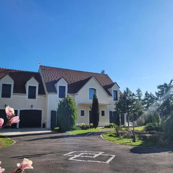Villa NICAISE, hotel v destinaci Moisenay