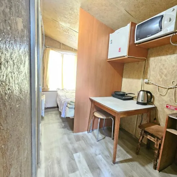 Невелике помешкання зі зручностями та парковкою, hotel in Cherkasy