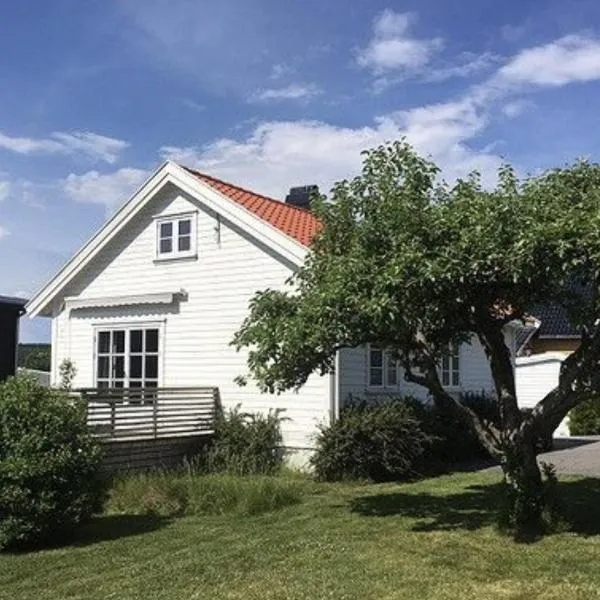 Cozy house with sea view at Husvik, 3 bedrooms, khách sạn ở Tønsberg