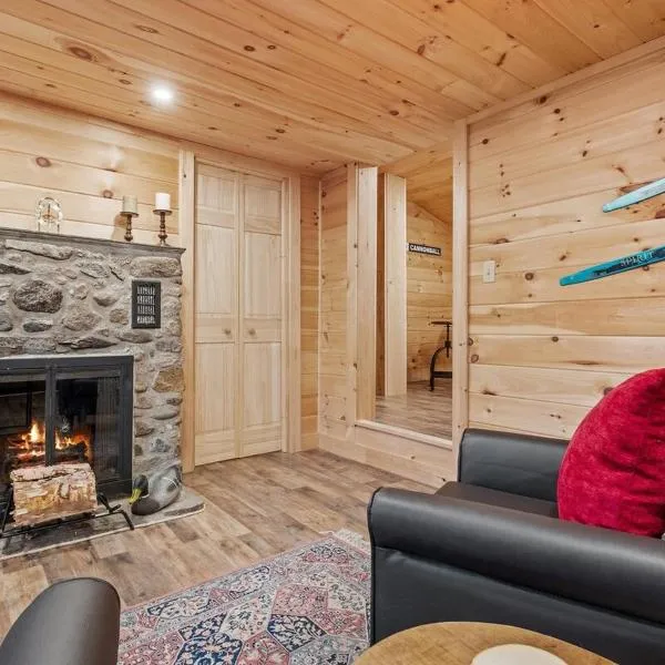 Riverfront Retreat in the White Mountains - 3BR Cozy Escape Near Ski & Hike, hotel in Bethlehem