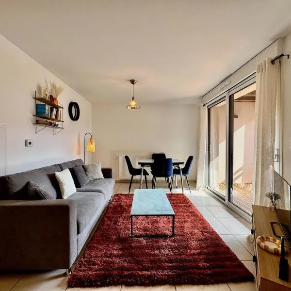 Appartement 4 à 5 personnes au bord du lac, hotel en Génos