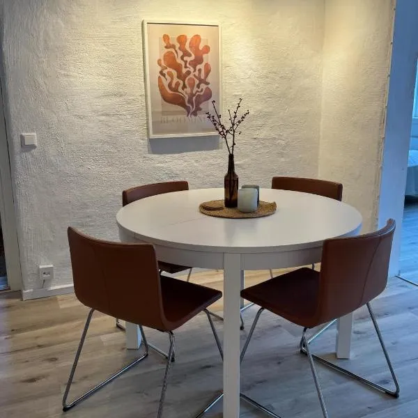 Nyrenoverad 2-rummare med gratis laddning för elbil, hotel in Bankeryd