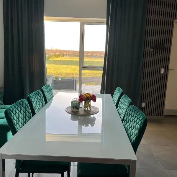 Family Retreat Near Billund- Legoland&LEGO House&Lalandia-Spacious Family Apartment 3, hotel in Billund