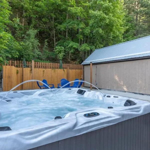 Close to Hiawatha Tr and Biking with HOT TUB, hotel v destinaci Wallace