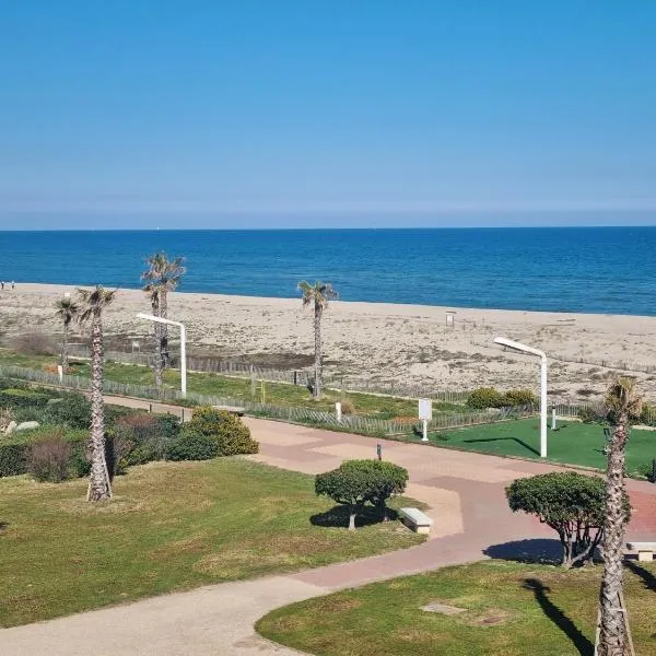 Magnifique vue plage à 50m, WIFI, très joli et moderne appt 1 chambre, 4 couchages 2 adultes 2 enfants, khách sạn ở Le Barcarès
