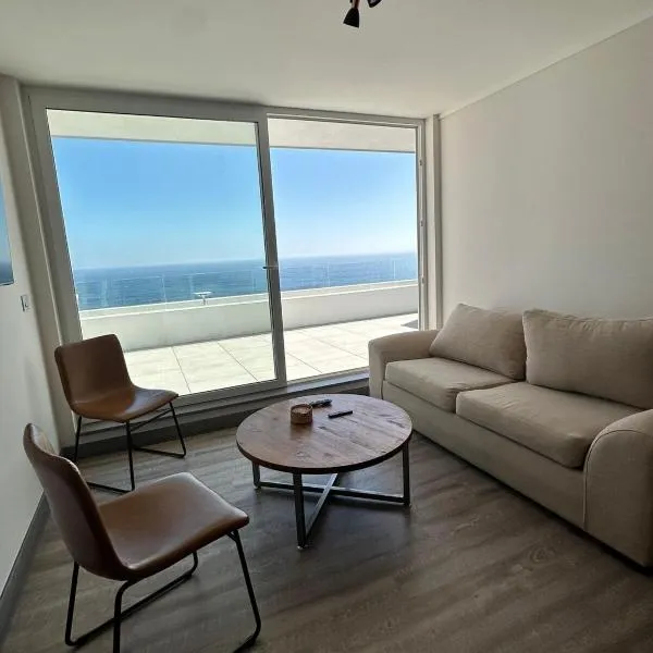 Depto privado con vista despejada al mar en 1 línea, terraza 20 mts y estacionamiento con acceso desde el borde costero, hotel in Vina del Mar