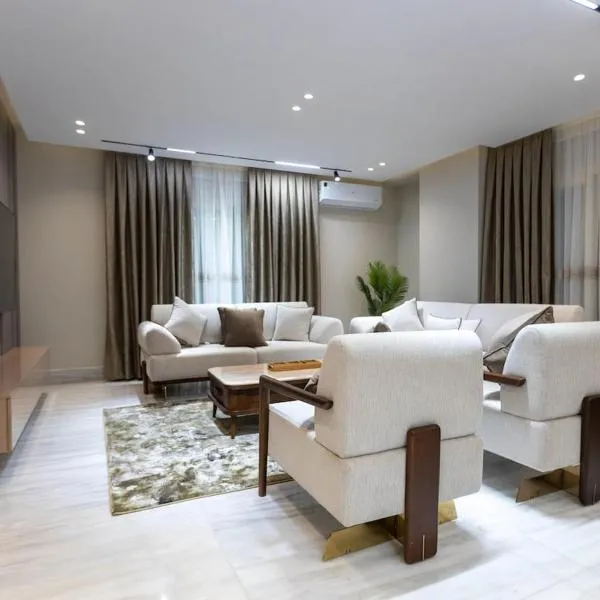 شقه فندقيه راقيه مدينه نصر عباس العقاد شارع عمر زعفان, hotel in Cairo