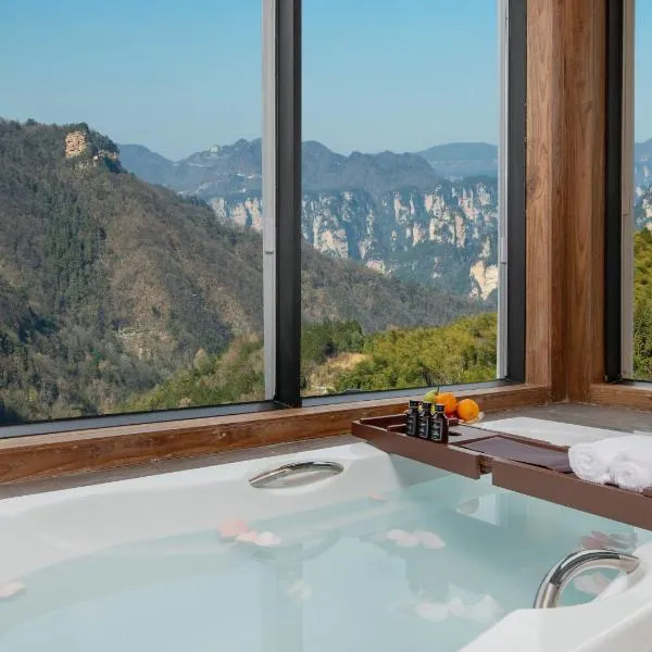 Zhangjiajie Valley Love Holiday hotel - Free pick up service, hotel v destinaci Čang-ťia-ťie