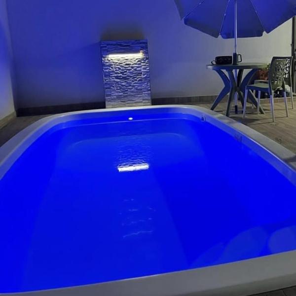 Casa com piscina bem localizada