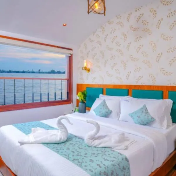 Double Decker Boathouse, hotel in Alleppey
