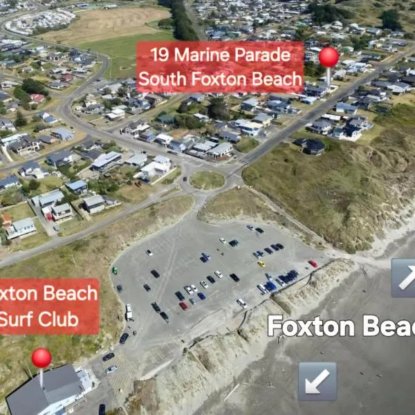 Foxton Beach Bach 5 Star Location 2 Min Walk To Beach New Furnishings BBQ, hotel v destinaci Foxton Beach