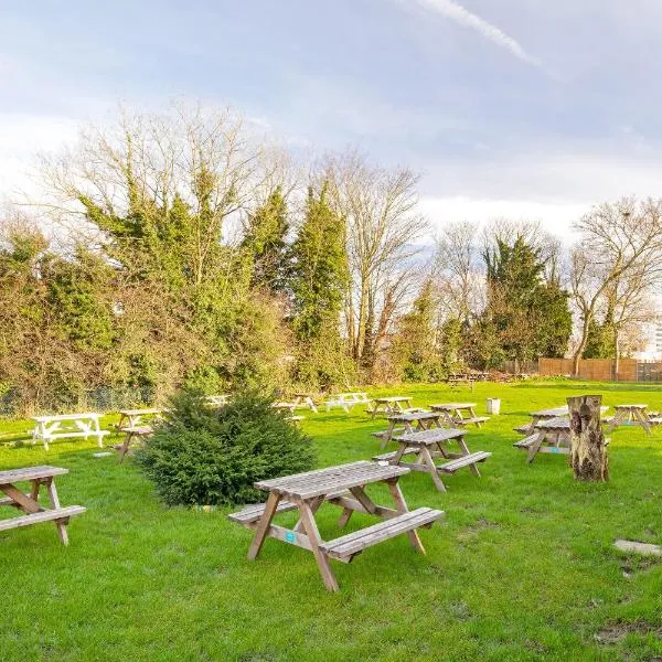 The Green Man Pub and Hotel by OYO, hotel in Londen