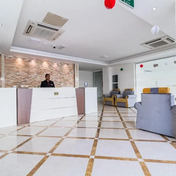 Super OYO 106 Muscat Grand Hotel Apartment, hotel in Seeb