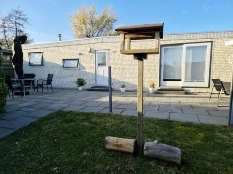 Chalet T18, hotel v destinaci Makkum