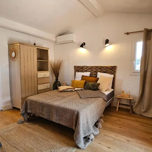 Li Cabanoun, Studios au Soleil Issambres Sainte-Maxime à 3min de la plage à pied, hotel in Sainte-Maxime