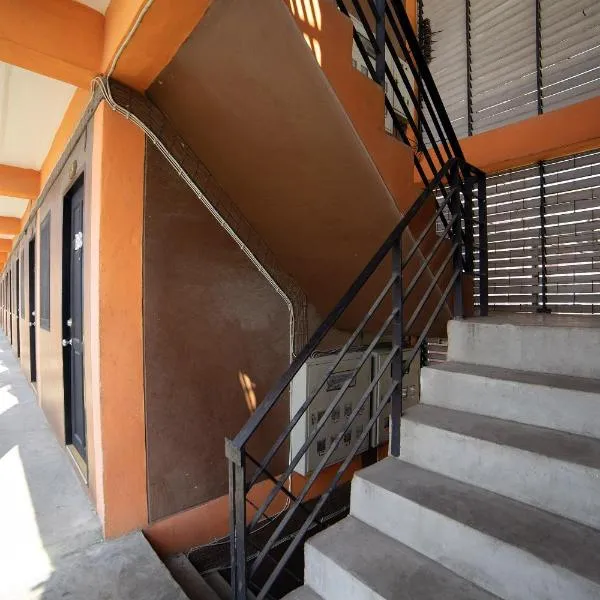 OYO 560 Chang Hostel Suvarnabhumi, hotel v destinaci Bangkok