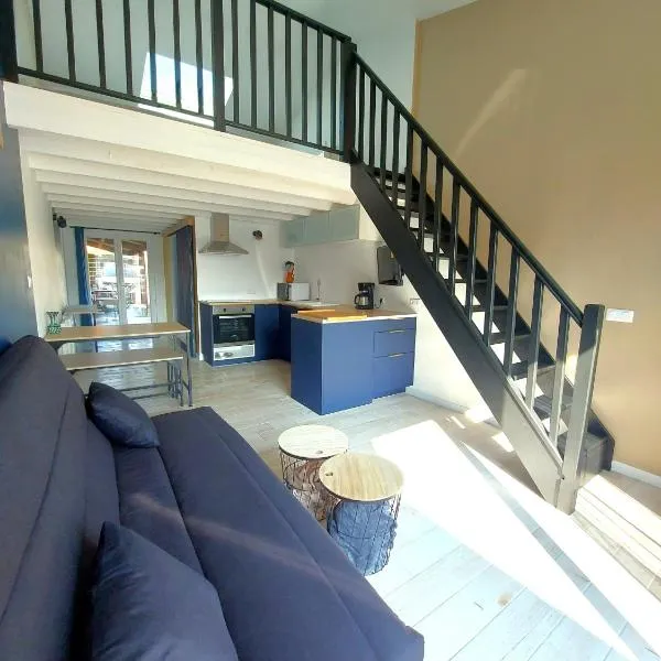 PLAIN PIED, avec mezzanine et espace extérieur 10min Puy du F, hotel u gradu Erbje