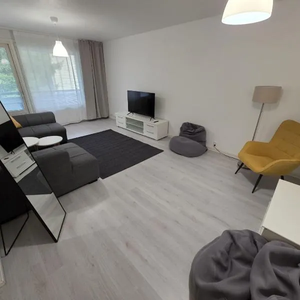 Upea saunallinen kolmio, hotel em Nokia