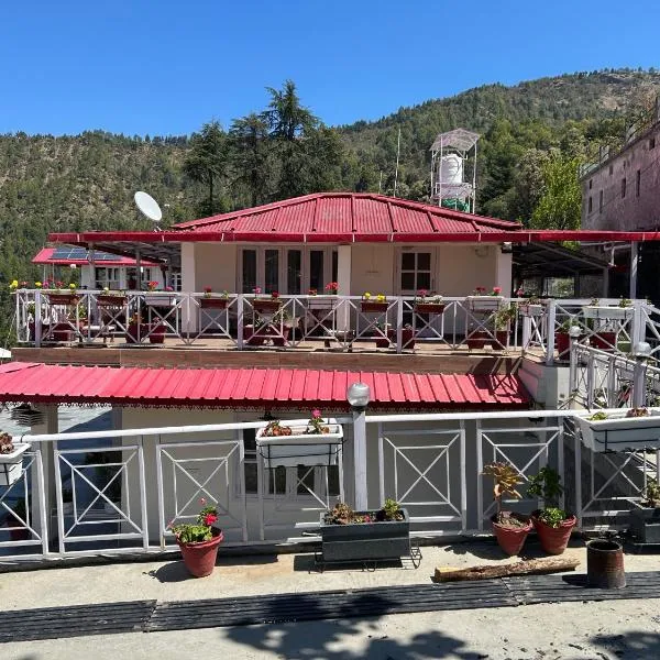 The Whitegrove Retreat: Mukteshwar şehrinde bir otel