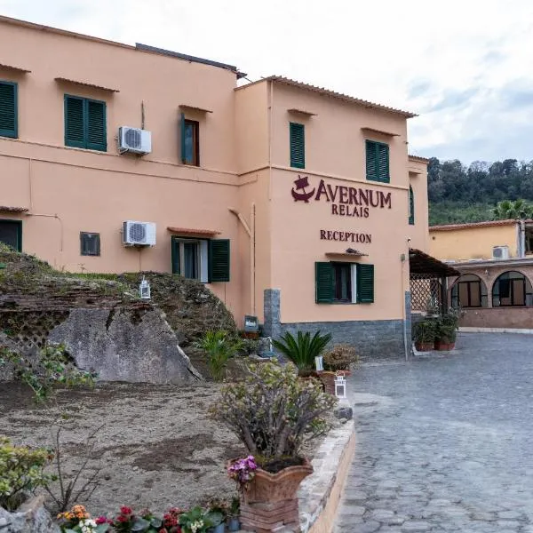 Avernum Relais Hotel e Ristorante、ポッツオーリのホテル