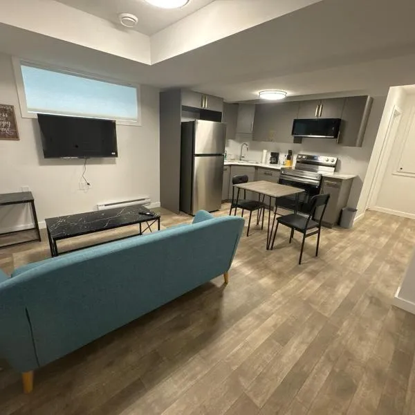 1 bedroom- 1 bath private suit, hotel v destinaci Regina