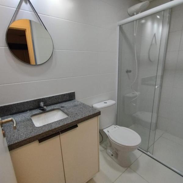 Apartamento Novo na Praia da Guilhermina com Ar Condicionado, Estacionamento Gratuito e WiFi - Foto 3