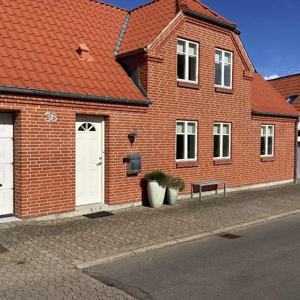 Dejlig feriehus i den gamle bydel, hotel v destinaci Løgstør