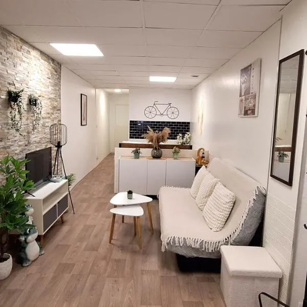 Chez Nous, hotel in Cherbourg en Cotentin