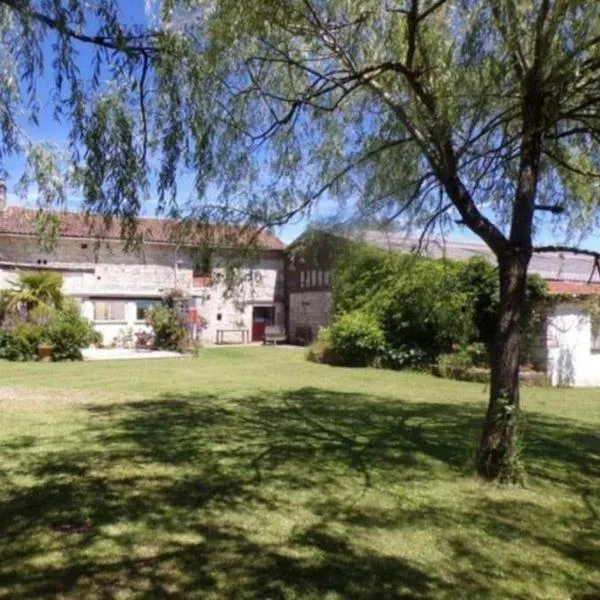 La Grange Gite, hotel di La Chapelle-Pouilloux