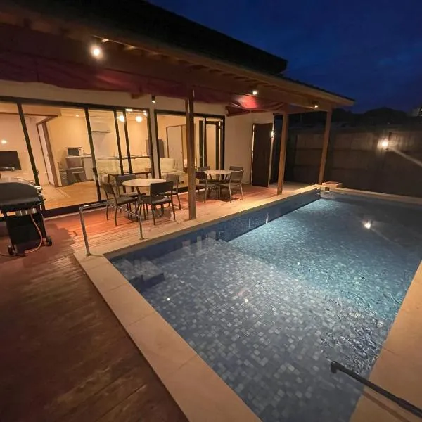 瑠璃浜, hotel v destinaci Mijazu