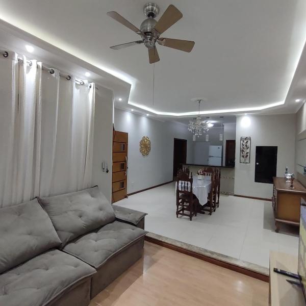 Casa com garagem, ar condicionado, sala tv e jantar, cozinha completa e lavanderia - Foto 5