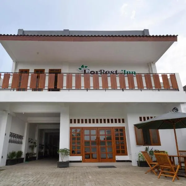 Hotel O Forrest’inn, хотел в Кедири
