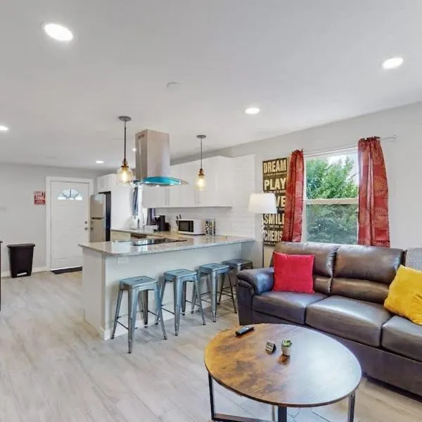 Southwest Charm Spacious Family Home Near Denver, hotel i Denver