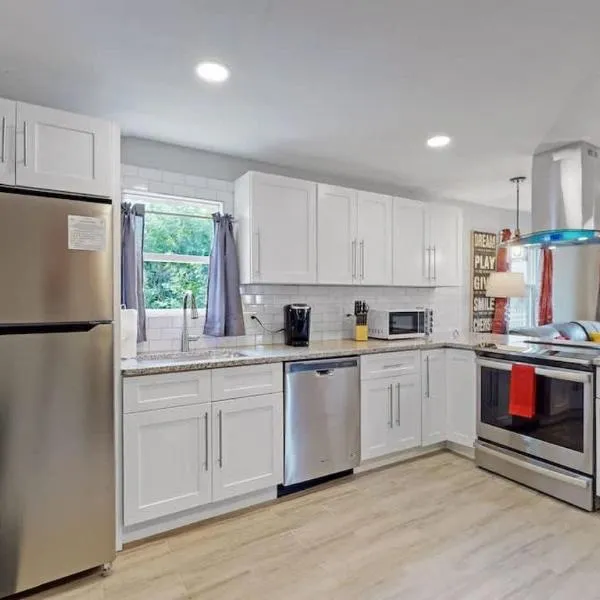 Southwest Charm Spacious Family Home Near Denver, hotel in Denver