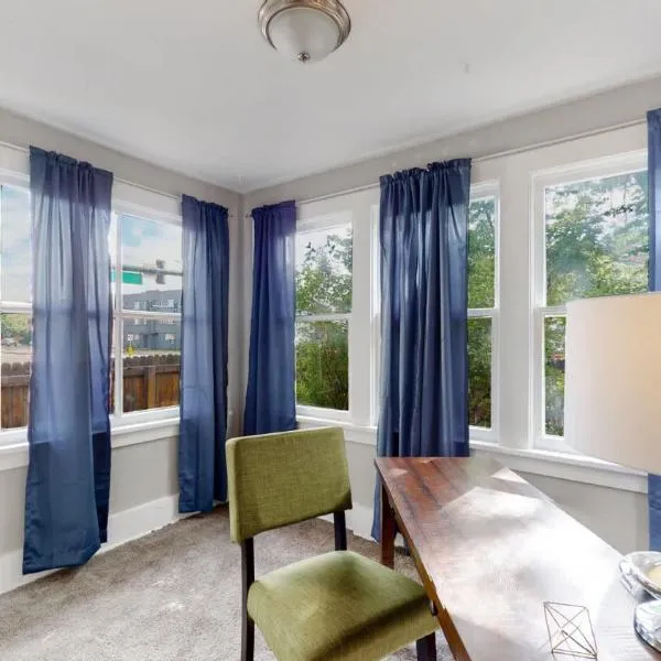 Chic Denver Family Retreat Free Parking & Prime Location, hotel a Denver