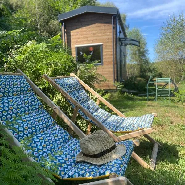 Tiny House tout confort dans un écrin de nature, hotel i Saint-Bonnet-le-Chastel