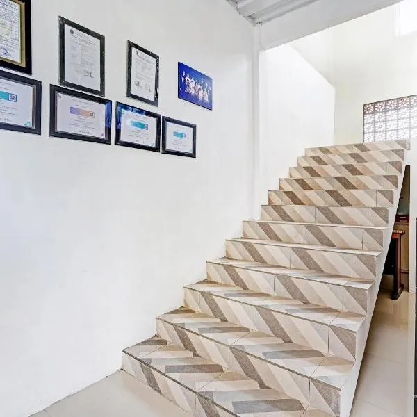 OYO Life 90678 Omah Kulo Guest House, hotel v destinaci Nganjuk