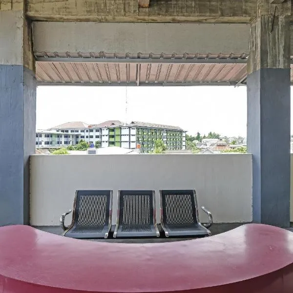 SUPER OYO 90905 Dangau Datuk Guesthouse, hotel v destinaci Ngabean