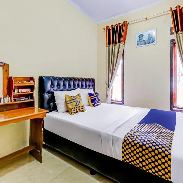 OYO Homes 91067 Desa Wisata Santanamekar, hotel em Rajapolah
