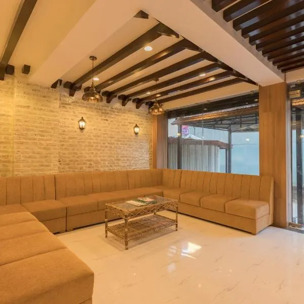 OYO 729 Hotel Era、Bālājuのホテル