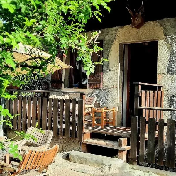 La cabane de Blanche entre lac et montagne, hotel in Verchères