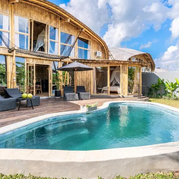 Noon Bamboo Villas, hotel in Badung